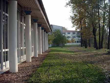 klinikansichvonsporthalle